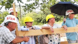 Polier erklärt die Baustelle